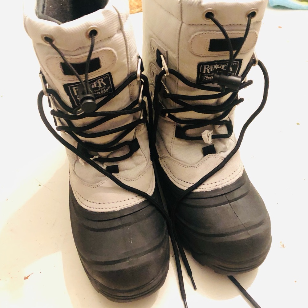 Like new Ranger Thermolite Snow boots